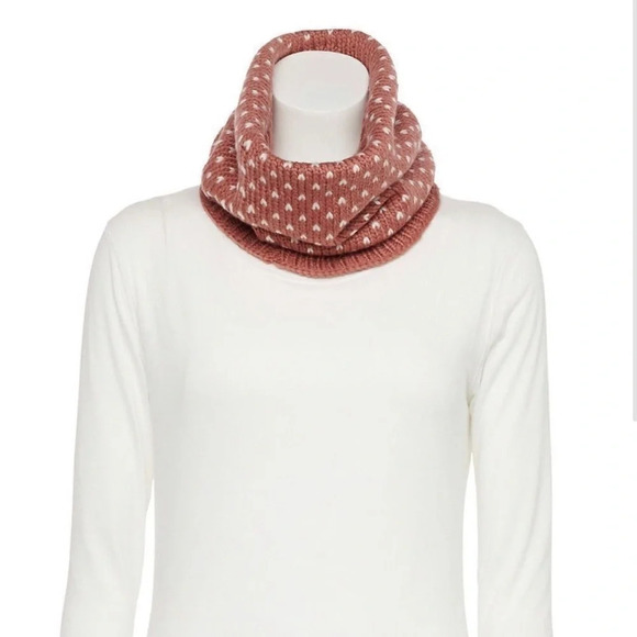 LC Lauren Conrad Withered Rose Heart Scarf & Mittens - Picture 4 of 7